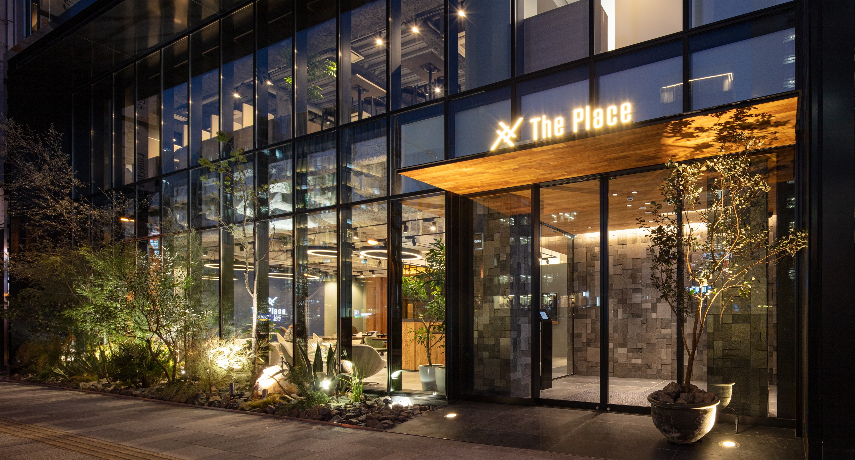 新築デザイナーズオフィスビル The Place ザ プレイス が大阪 心斎橋にオープン 1 月12日利用開始 企業の成長を支援し 新たな働き方に対応する場づくりを推進 株式会社ヴィスのプレスリリース