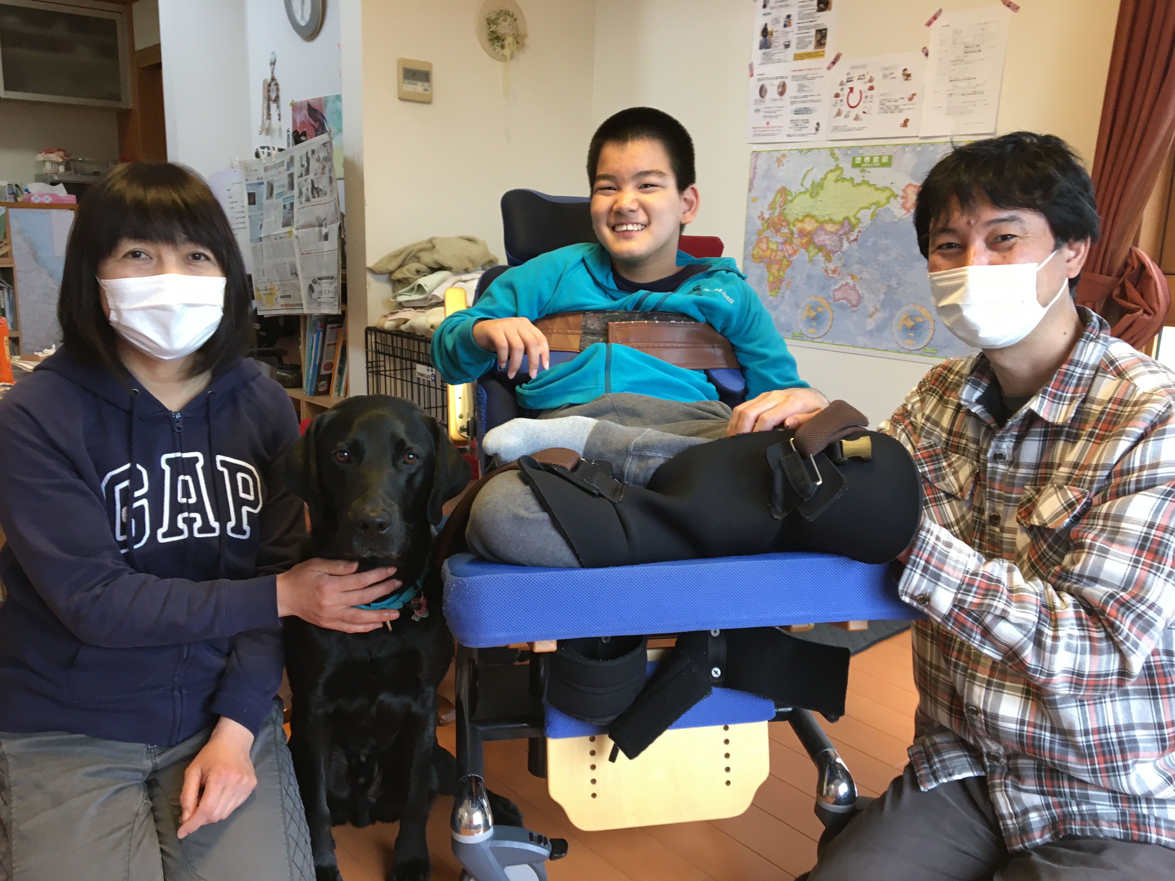 犬を介して多くの人を笑顔に 障がいがある男の子のご家族に介助犬の元訓練犬を譲渡 日本介助犬協会 社会福祉法人 日本介助犬協会のプレスリリース