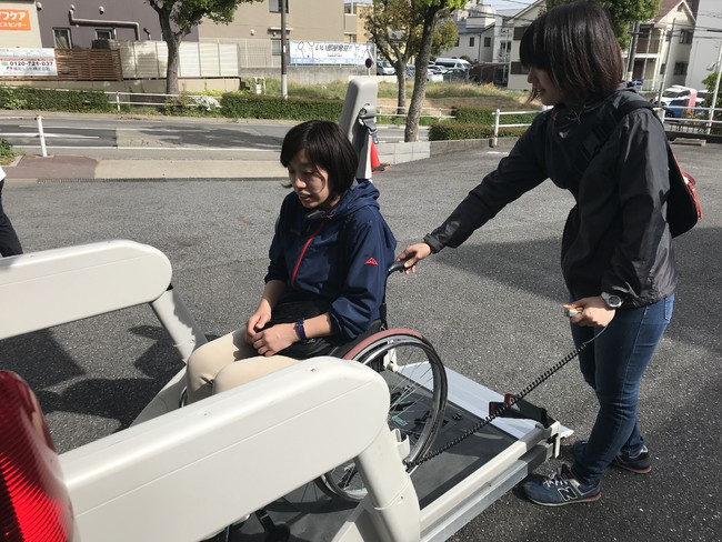 研修生制度(車いす体験)の様子 研修生制度(車いす体験)の様子