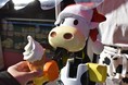 ソフトクリームロボット、東海3県初導入　山村みるくがっこう 内宮前店(伊勢神宮)で12月24日より始動！看板娘ならぬ看板ロボがお伊勢参りのお客様をロボてなし