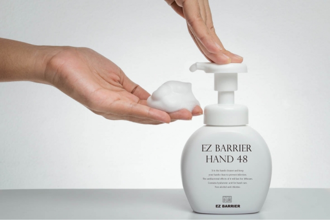 EZ BARRIER HAND 48：利用者の手を48時間抗菌化します。