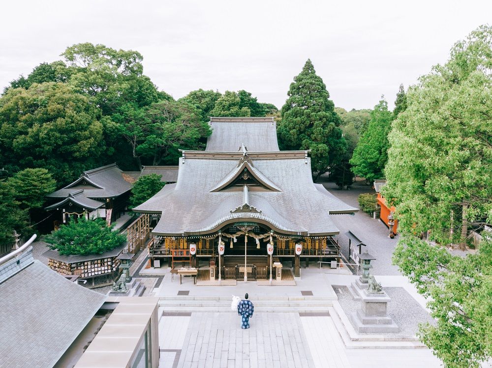 多くの人が親しむ「琴崎八幡宮」が、「アスエネ」の再エネ100%電力を利用開始。地域の模範となるべき存在として、CO2削減に貢献。