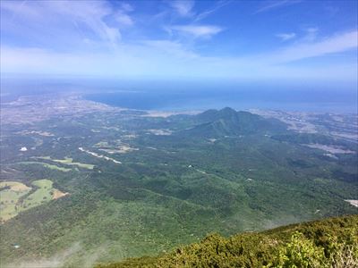 チェックイン対象の山のひとつ、日本百名山の大山山頂からは 米子市街や美保湾などの雄大な眺望を楽しめる