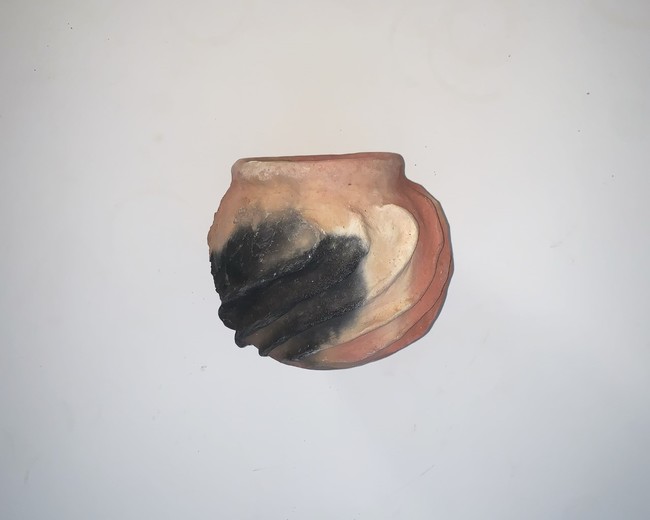 小内光　壺（幽霊）　2021　135×145×125mm　陶土、土、砂
