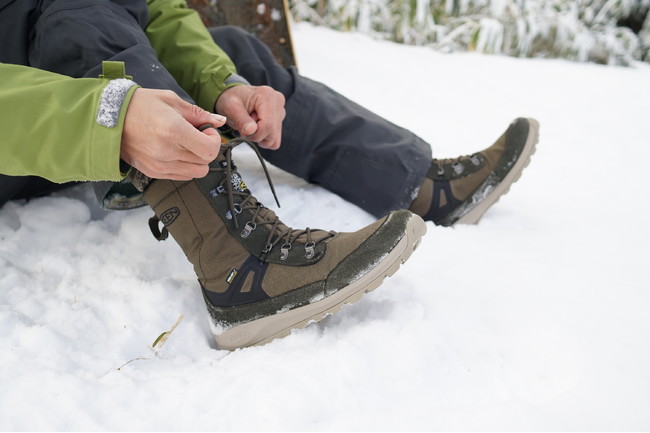 KEENから街と雪山をつなぐハイブリッド・ウィンタースニーカー