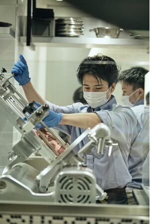 オーダー毎にお客様の前でスライス オーダー毎にお客様の前でスライス