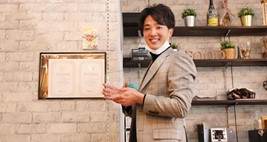 写真：総合部門 第1位、洋食部門 第1位「ハラミ・ローストビーフ丼専門4BG 心斎橋店」鳥居 大隆さん
