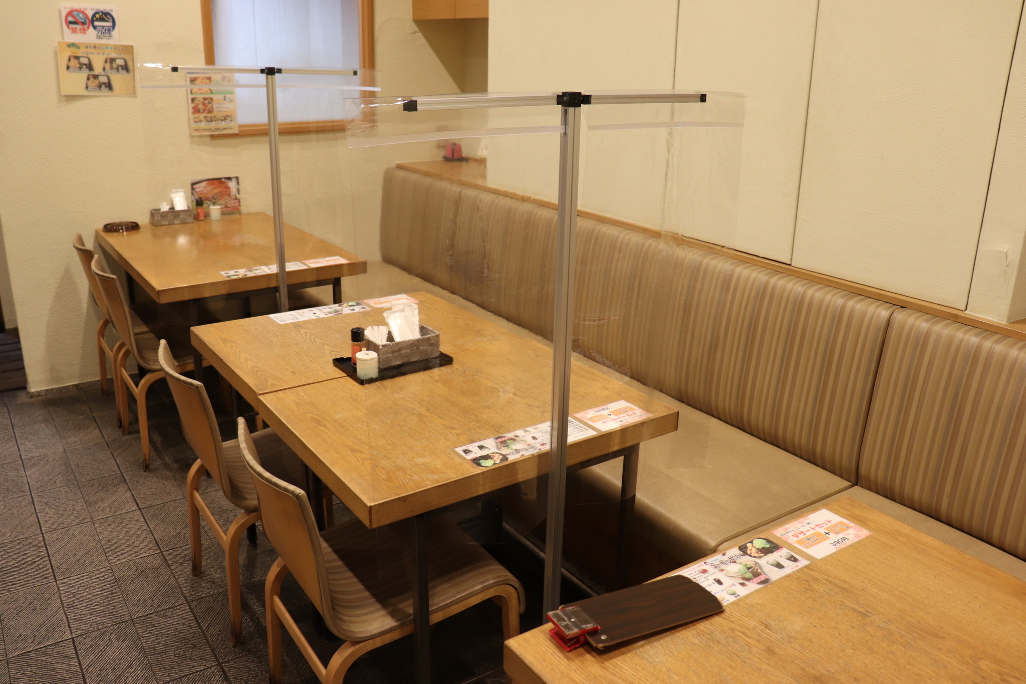 コロナ終息後はメニュー立てに使える 飲食店向け飛沫感染防止 ビニールパーテーション を８月に発売 株式会社エーデイエフのプレスリリース