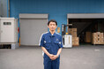 関西の優良企業特集「選ばれる企業-関西100-」に東大阪の上山製作所を選出。図面なしのアイデア段階から伴走する開発力と、石油依存からの脱却に挑む「環境対応型プラスチック」への挑戦