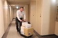 "再配達ゼロ"のマンションを目指し、管理会社と宅配会社が「マンション内配送サービス」の実証実験を開始