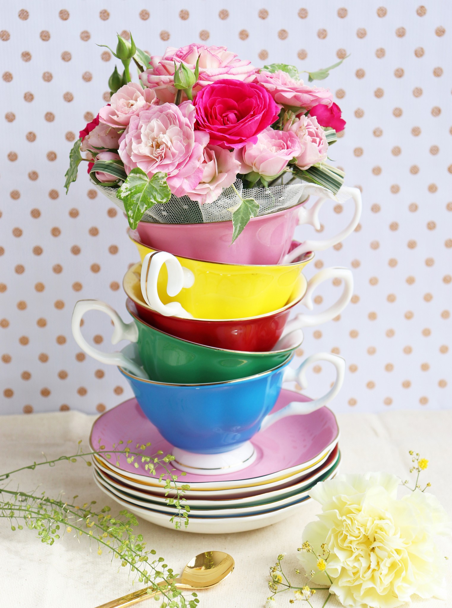 お花 ティーカップ で笑顔あふれる時間を Tea Cup Bouquet ティーカップブーケ 10月15日 木 フラワーショップkarendoより新発売 株式会社花恋人のプレスリリース