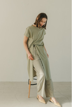 WAIST PINCH SLIT TOPS ¥8,000 +tax WAIST PINCH SLIT TOPS ¥8,000 +tax