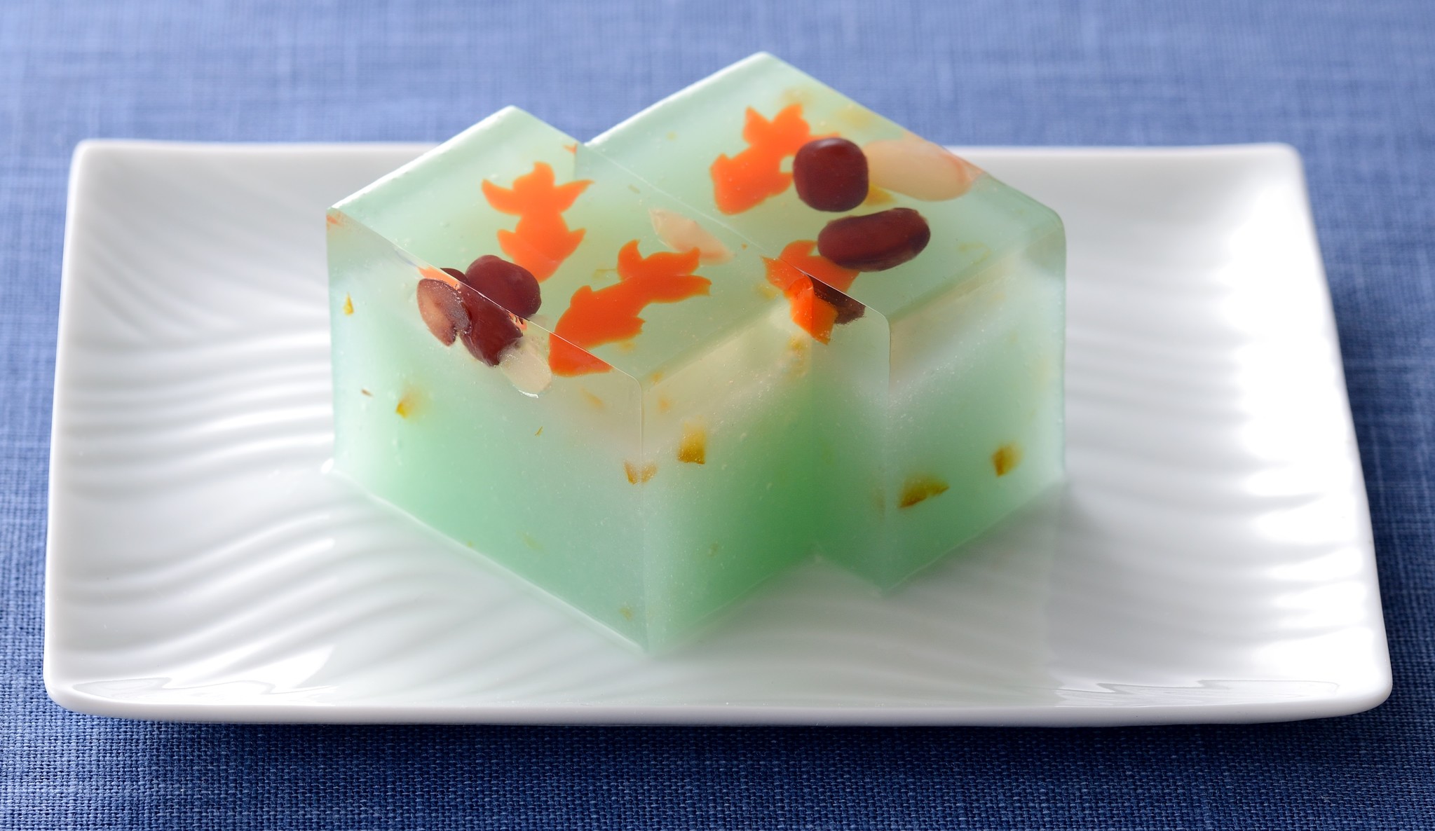 水中の世界を和菓子で表現 菓匠 清閑院の涼菓 金魚の涼 涼清水 を全国の店舗で販売中 株式会社 菓匠清閑院のプレスリリース