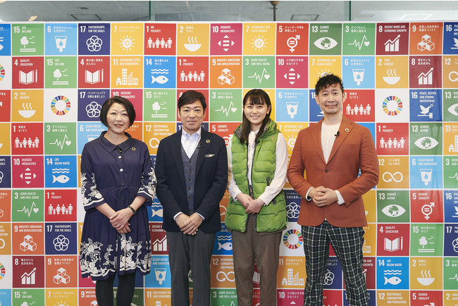 左から国連広報センター所長の根本かおる氏、俳優の香川照之氏