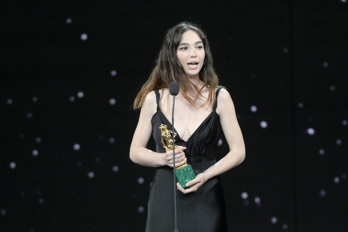 マティルダ デ アンジェリスがポメラートのジュエリーをまとい第66回ダヴィッド ディ ドナテッロ賞授賞式に登場 ポメラートのプレスリリース