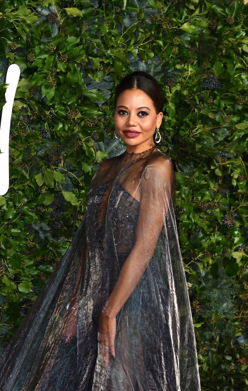 エマ シンがポメラートのジュエリーをまといファッション アワード21に登場 ポメラートのプレスリリース