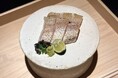 創作海鮮丼専門店【TILE (タイル) 】にて、「白身のトロ」とも称される、脂が乗った”のどぐろ”を使った期間限定メニュー「のどぐろの昆布締め炙り」を2025年2月10日(月)よりスタート。