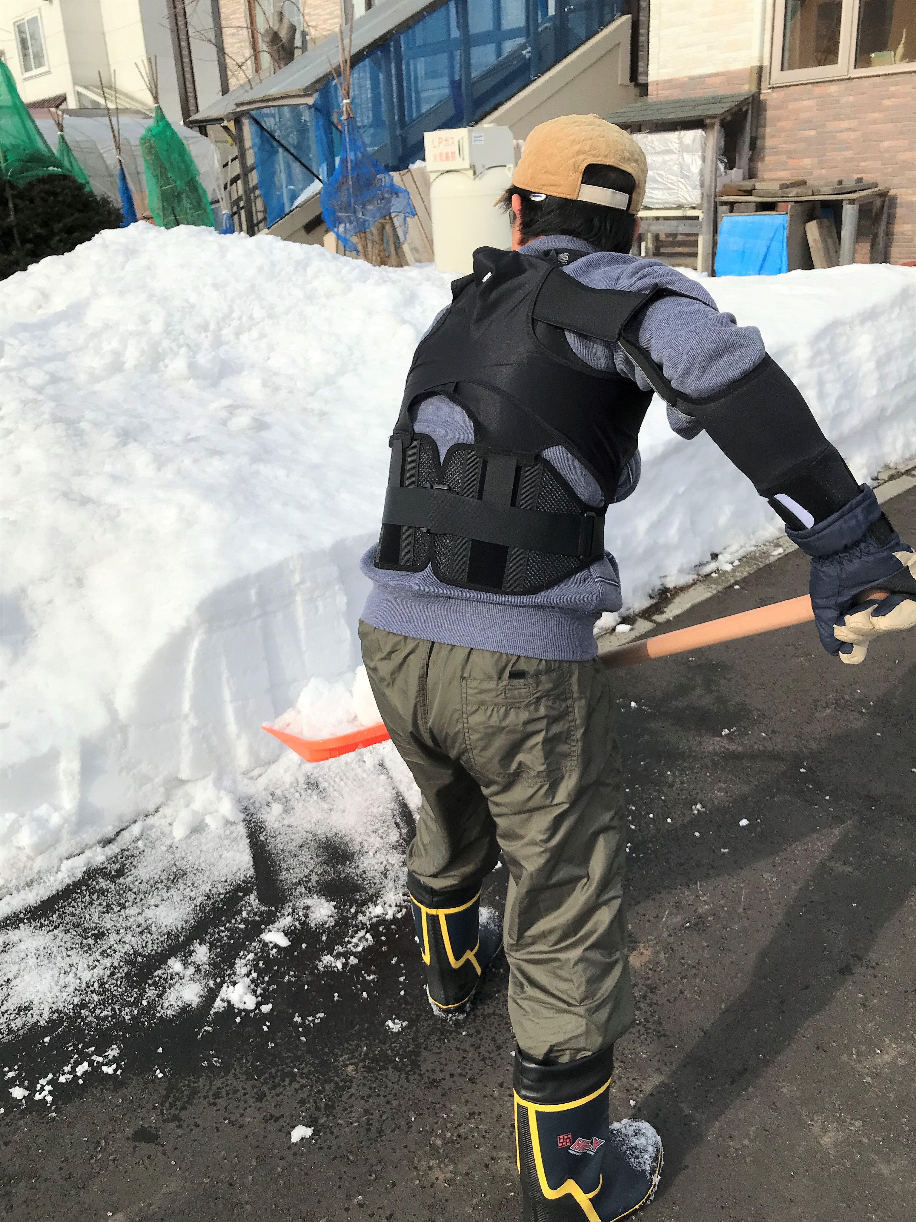 掘削作業用アシストスーツ ワーキングアシストas で雪かき作業のモニター評価を実施 ダイヤ工業株式会社のプレスリリース