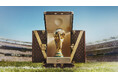 【ルイ·ヴィトン】FIFAワールドカップ2026™のオフィシャル·サプライヤーおよびブランドライセンシーとして特注トロフィー·トランク製作のほか、エクスクルーシブなトランクの限定コレクションも発表