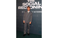 【ルイ·ヴィトン】ジェレミー·アレン·ホワイト、映画「The Social Reckoning(原題)」のパリプレミアにルイ·ヴィトンを着用