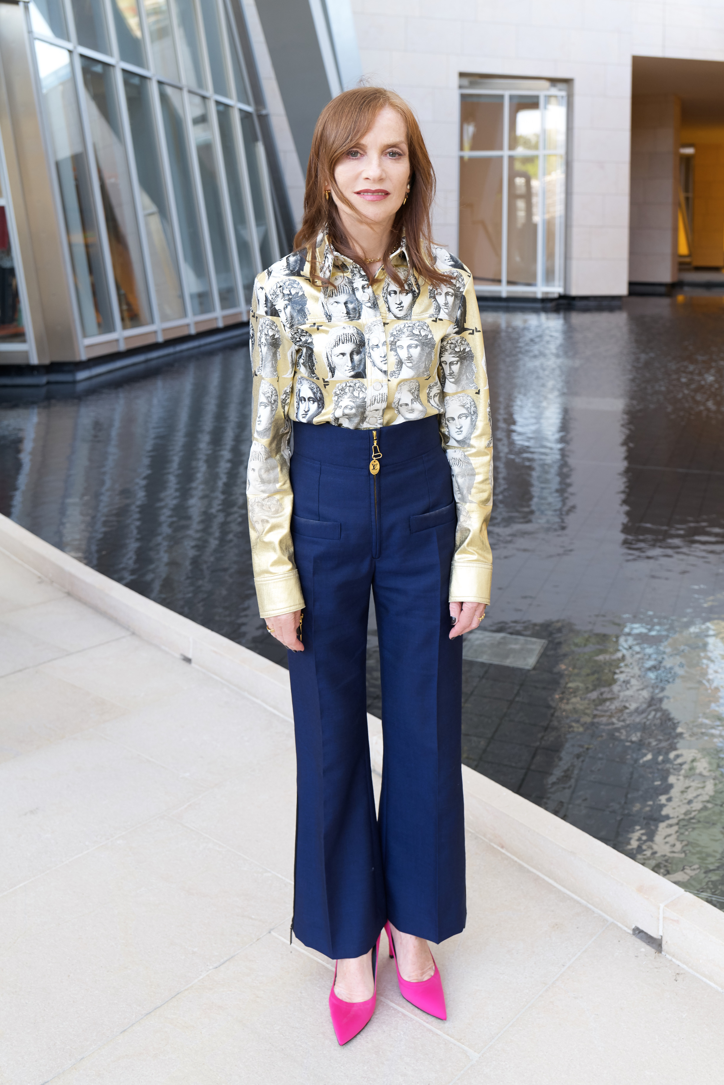 ルイ ヴィトン 21年lvmhプライズ授賞式でイザベル ユペールがルイ ヴィトンを着用 ルイ ヴィトン ジャパン株式会社のプレスリリース