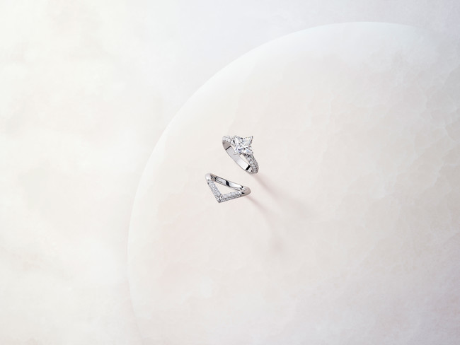 (C)Laziz Hamani　リング(上から)：PT×ダイヤモンド(1.0ct~) 2,783,000円～、PT×ダイヤモンド 588,500円