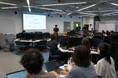 産学連携プロジェクトの最終報告会を開催。学生が新宿を舞台に、DOOHを使った地域活性化企画を立案、受賞企画を決定！