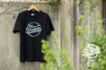 ニューヨーク出身のロックバンド「The Strokes」と「Saturdays NYC」のオフィシャル Tシャツとキャップが 8月14日 (金) に発売