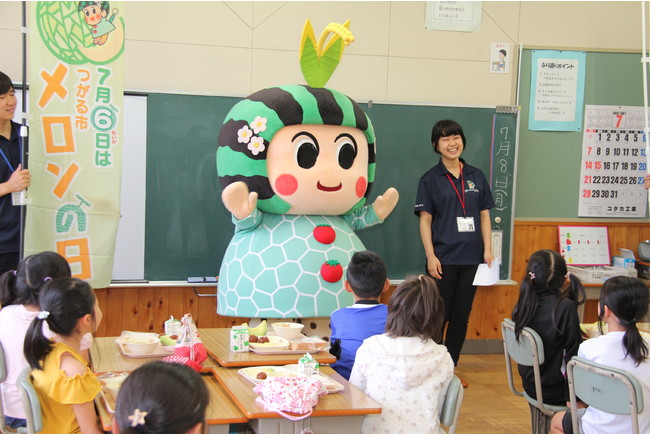 ７月６日はつがる市のメロンの日。市内学校給食でメロンが食べられます