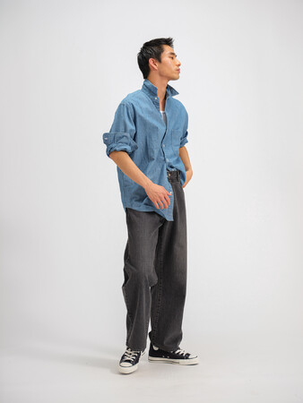 WIDE TAPERED JEANS　ブラック