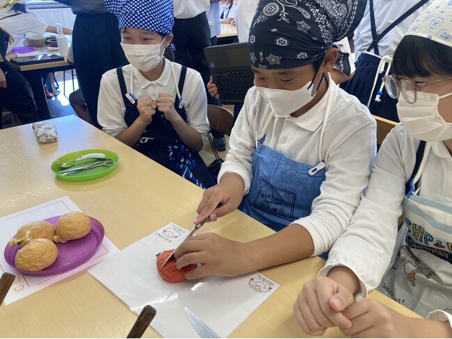 「試作・試食会の様子」