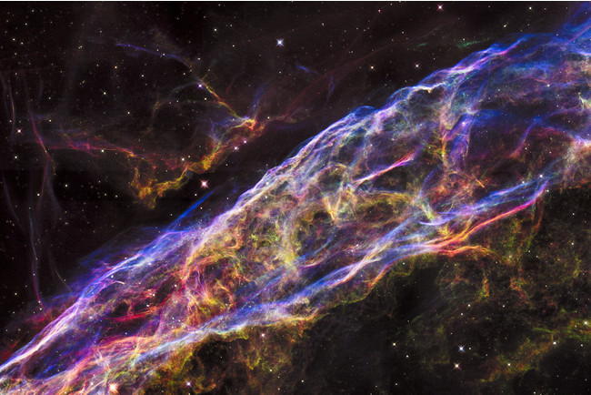 超新星爆発の残骸　網状星雲の一部のクローズアップ　ハッブル宇宙望遠鏡による観測　