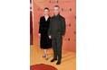 ジェレミー・ストロングとエマ・ウォールが英国アカデミー賞ノミネート・パーティにてロロ・ピアーナを着用