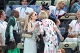 アリアナ・グランデがパリ2024オリンピックにてロロ・ピアーナのバッグを合わせて登場