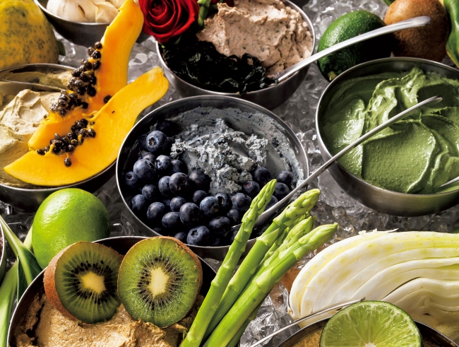 新鮮なフルーツや野菜のみずみずしさをお肌へもたらす、 保存料パラベンフリーのフェイスマスク