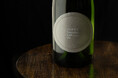 京都のミシュラン一つ星レストラン「LURRA°」と福島の酒蔵haccobaのコラボレーション。日本酒の醸造過程でニセアカシアの花を一緒に発酵させたSparkling Sake、2025年8月出荷開始。