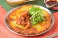 【新メニュー】パリッ、もちっ、とろっ。ひと皿で3つの味わいを楽しむ韓国家庭料理「じゃがいもチヂミ」がチャルモゴッソヨ東京ドームシティ店に新登場！