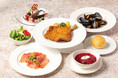 『パスポートの要らない食巡り世界弾丸ツアー』を6月15日より全国の店舗にて開催!~全6ヵ国の名物料理を一品ずつ楽しめる、期間限定のフルコース~この夏、旅の舞台は“テーブルの上”に。