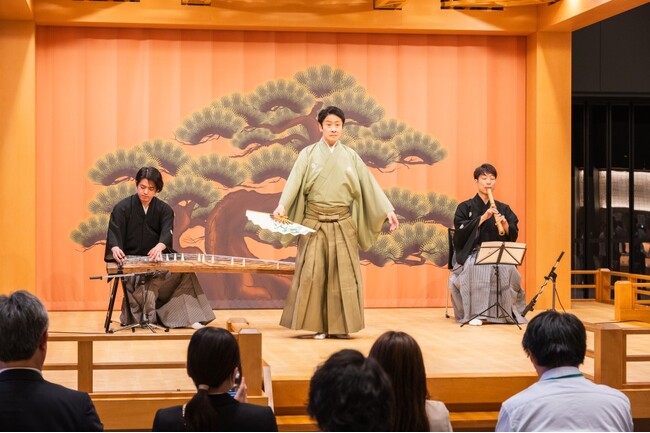 左から）中田大梧さん、市川笑三郎さん、庄野文山さん