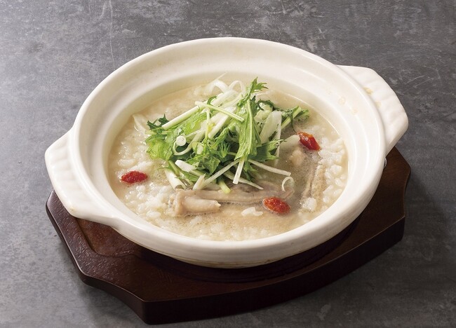 濃厚鶏白湯スープで味わうサムゲタン風雑炊