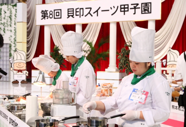 北海道三笠高等学校の調理風景