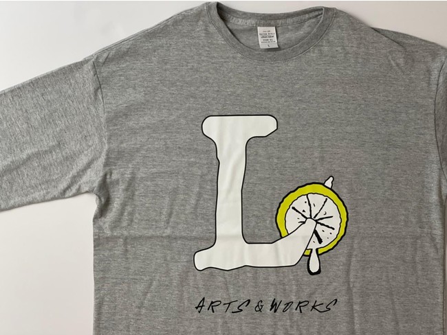 エルスクイーズシリーズ　全面ロゴ Tシャツ