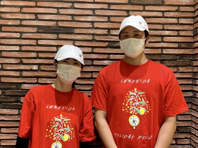 イオンモール倉敷店 長野店長(右)とスタッフ(左) イオンモール倉敷店 長野店長(右)とスタッフ(左)