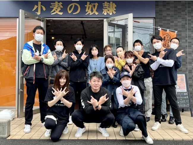堀江氏と下関椋野店クルー 堀江氏と下関椋野店クルー
