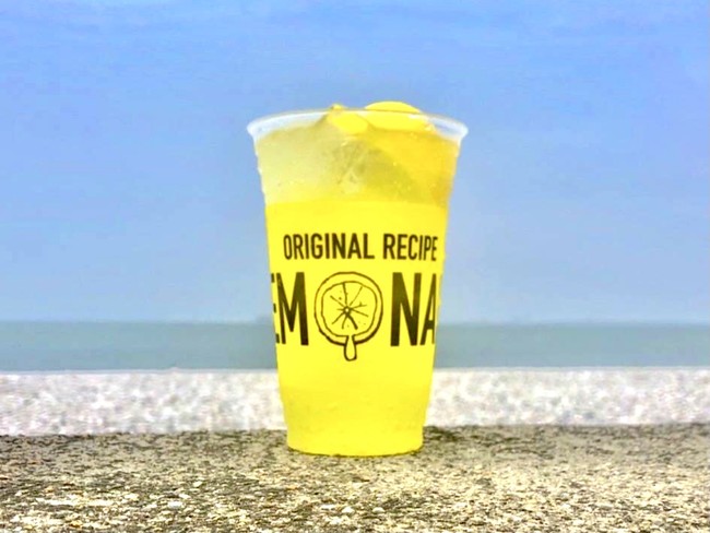 ビーチから程近い「イオンモールりんくう泉南店」