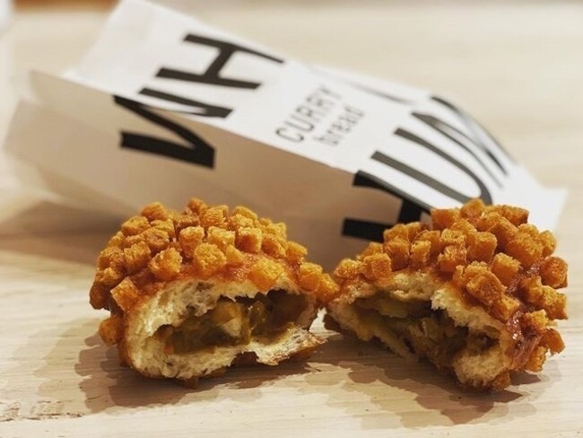 名物「ザックザクカレーパン」 名物「ザックザクカレーパン」