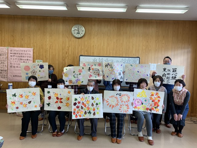 郡山市で避難生活を送る富岡町の社協事業で絵付けを実施