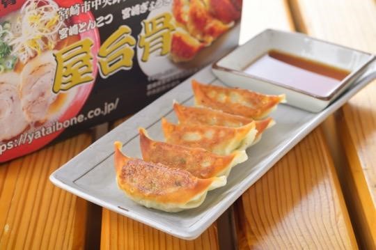 「屋台骨」の宮崎餃子は、宮崎県産食材にこだわった逸品。