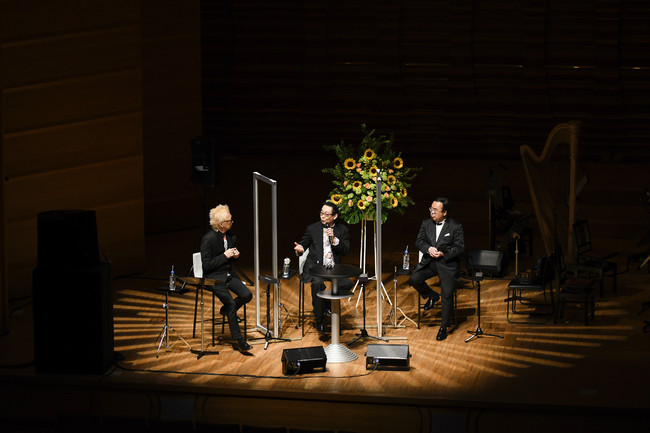 3人によるトークショー（左から、箭内道彦教授、さだまさしさん、澤和樹学長）　©東京藝術大学