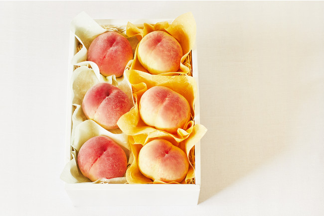 桃食べくらべセット6玉 〜加納岩の桃あら川の桃〜（¥6,480・税込）